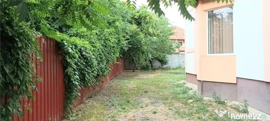 Casă cu 5 camere cu Teren 600 Mp în Lipovei