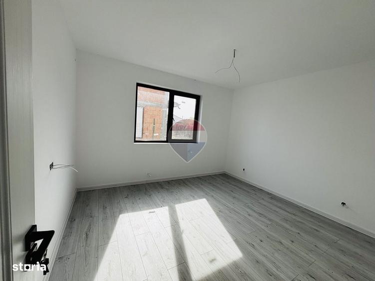 Casă cu 3 camere în Domnești