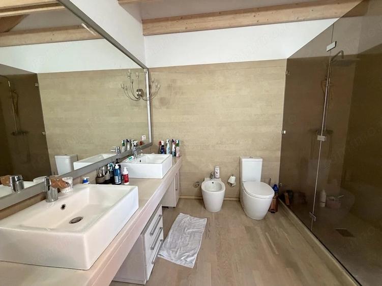 Apartament cu 5 camere decomandat în Central