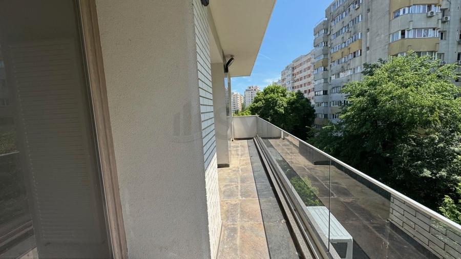 Apartament cu 4 camere decomandat în Iancului