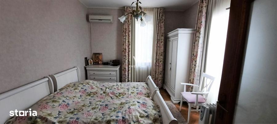 Casă cu 8 camere cu Teren 1000 Mp în Trei Stejari
