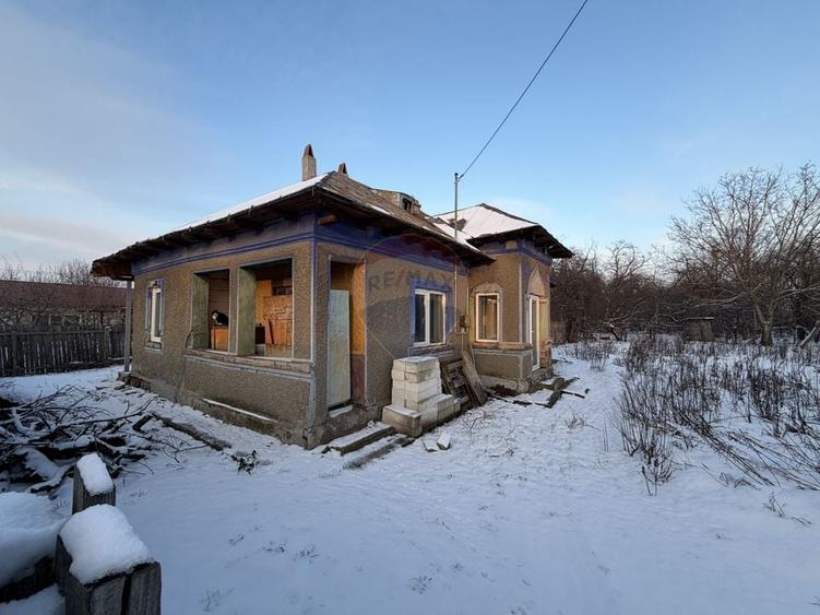 Casă cu 3 camere cu Teren 1179 Mp în Fierbinți-Târg