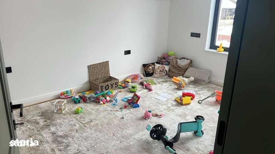 Casă cu 5 camere cu Teren 499 Mp în Central