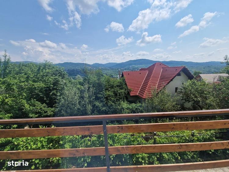 Casă cu 4 camere cu Teren 700 Mp în Ghioșești