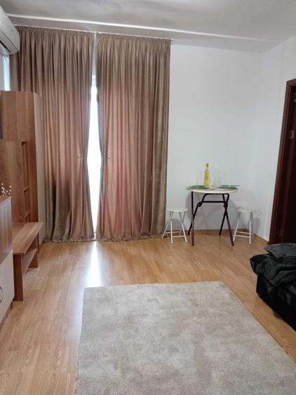 Apartament cu 2 camere semidecomandat în Olteniței