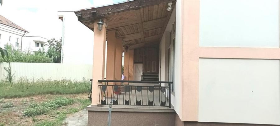 Casă cu 5 camere cu Teren 600 Mp în Lipovei