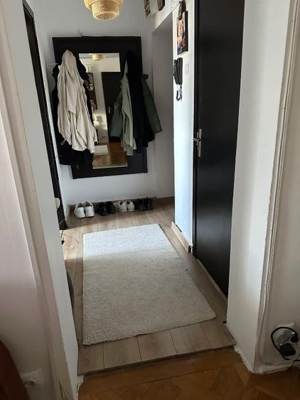 Apartament cu 3 camere semidecomandat, mobilat în Titan