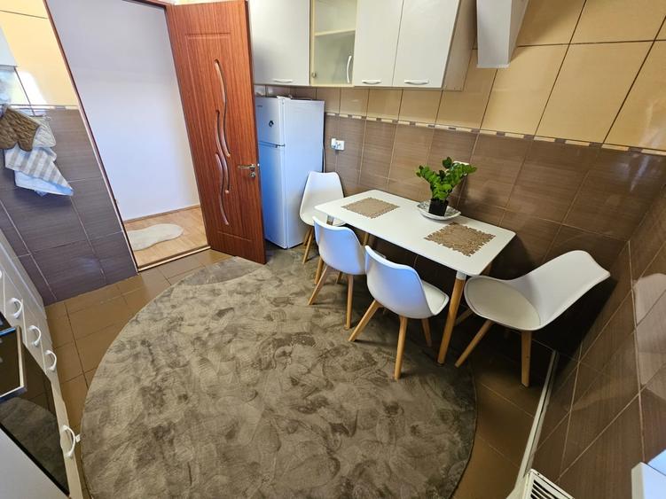 Apartament cu 2 camere semidecomandat în Aradului