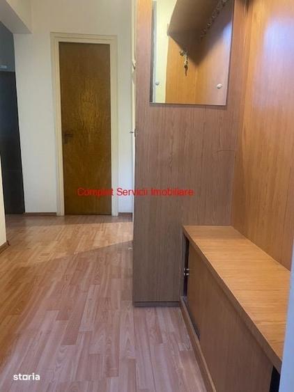 Apartament cu 3 camere decomandat în Drumul Taberei