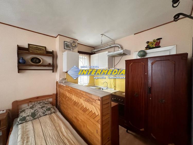 Casă individuală cu 6 camere cu Canalizare în Cetate