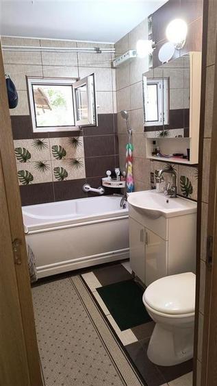 Apartament cu 3 camere decomandat, mobilat în Nicolina