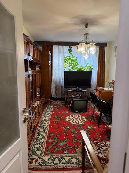 Apartament cu 3 camere decomandat în Valea Rosie