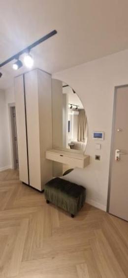 Apartament cu 3 camere semidecomandat, mobilat în Voluntari