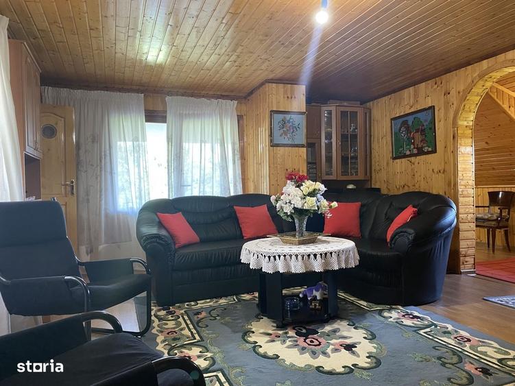 Casă cu 4 camere decomandat cu Teren 596 Mp în Central