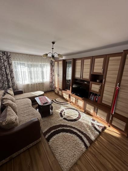 Apartament cu 3 camere decomandat în Iara