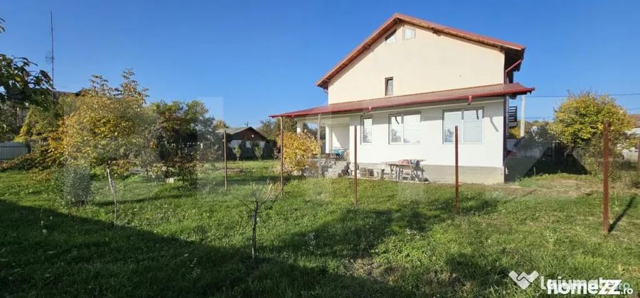 Casă cu 5 camere cu Teren 1300 Mp în Valea