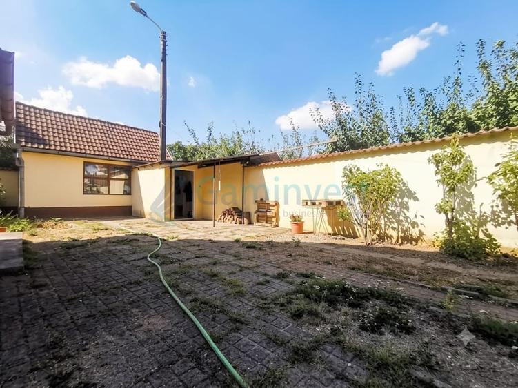 Casă individuală cu 6 camere cu Canalizare în Nufărul
