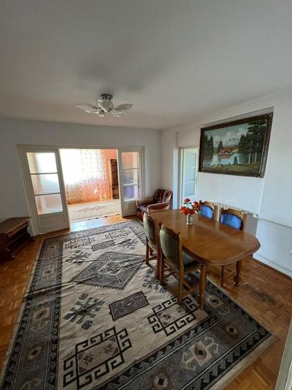 Apartament cu 4 camere semidecomandat în Central