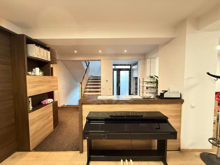 Casă individuală cu 5 camere cu Teren 300 Mp în Rudului