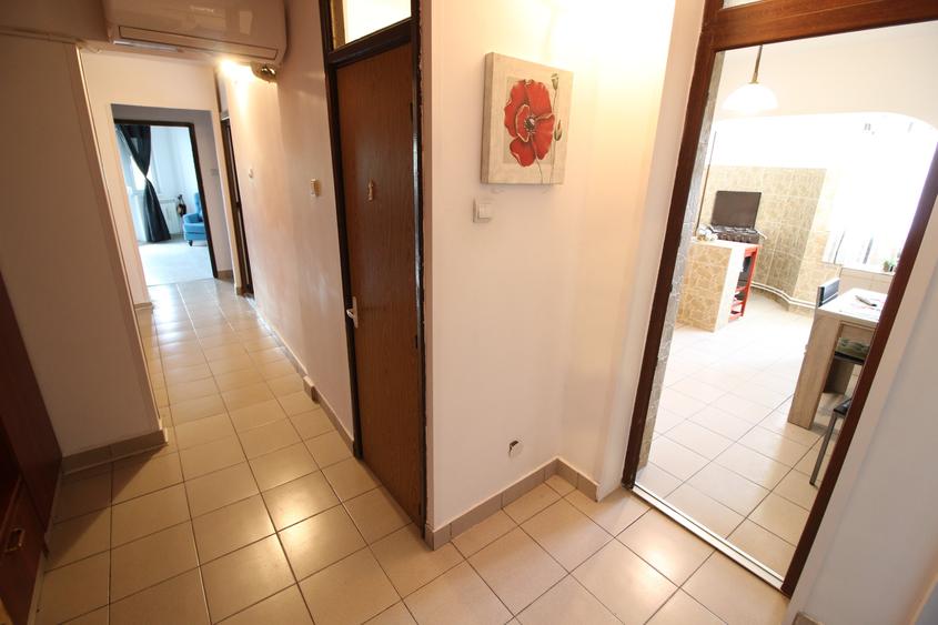 Apartament cu 3 camere decomandat în Siderurgiștilor