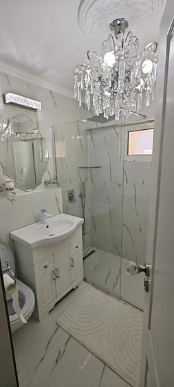 Apartament cu 3 camere decomandat în Piața Centrală