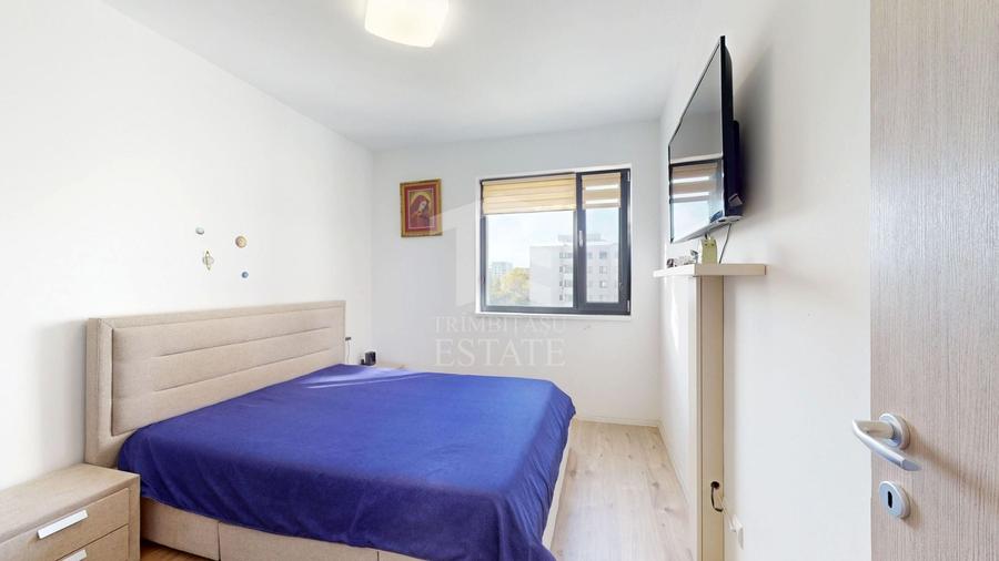 Apartament cu 4 camere semidecomandat, mobilat în Băneasa