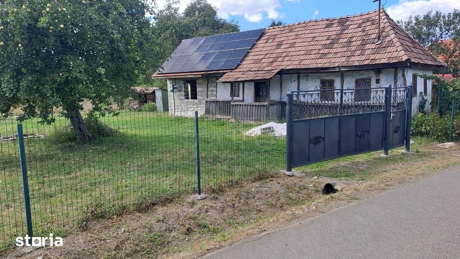 Casă cu 2 camere cu Teren 1700 Mp în Chiheru de Jos