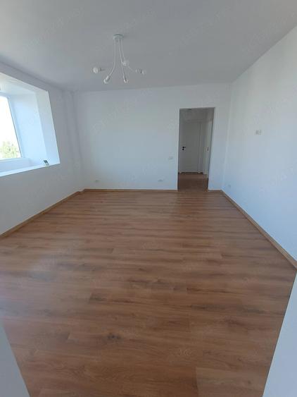 Apartament cu 3 camere semidecomandat în Drumul Taberei