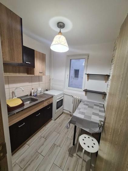 Apartament cu 2 camere decomandat, mobilat în Victoriei