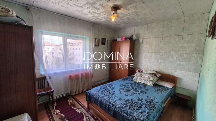 Apartament cu 3 camere decomandat, mobilat în Traian