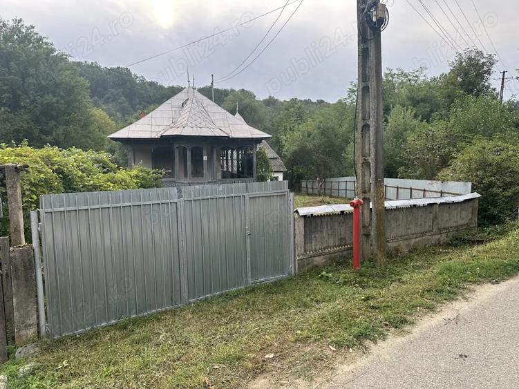 Casă cu 4 camere cu Teren 1000 Mp în Pârâu