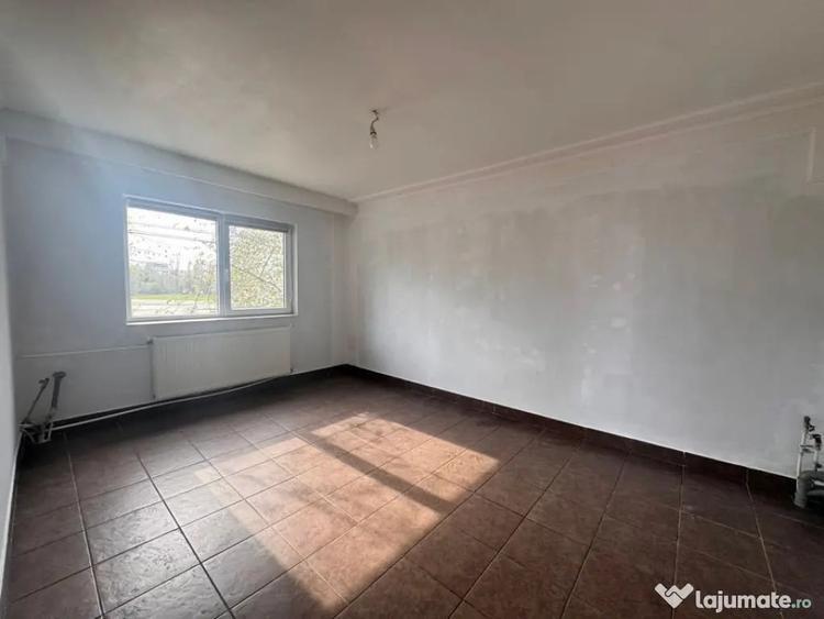 Casă cu 3 camere cu Teren 164 Mp în Delfinariu