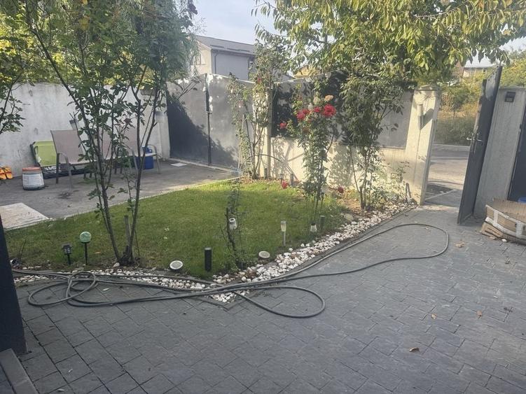 Casă cu 4 camere în Central