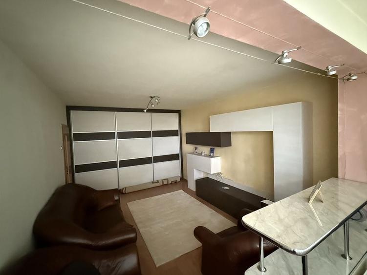 Apartament cu 3 camere decomandat în Dacia