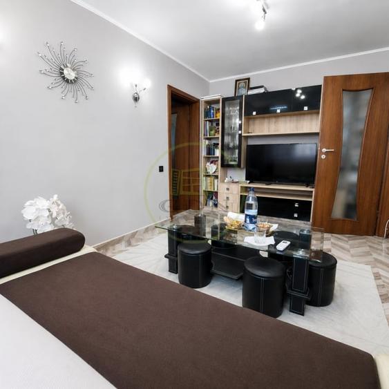 Apartament cu 3 camere decomandat, mobilat în Florilor