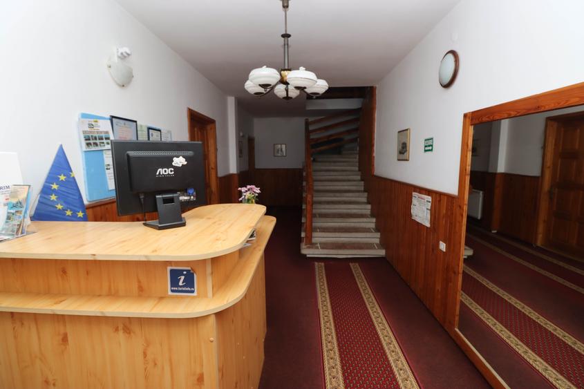 Casă individuală cu 17 camere cu Canalizare în Zamora