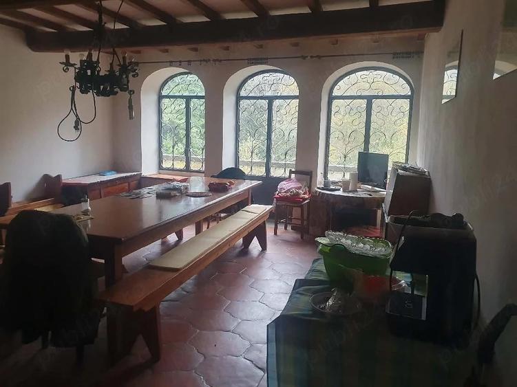 Casă cu 2 camere cu Teren 15000 Mp în Iecea Mare