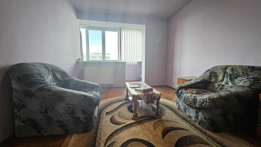 Apartament cu 3 camere semidecomandat în Grivița