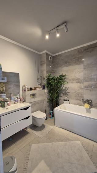 Apartament cu 3 camere decomandat, mobilat în Central