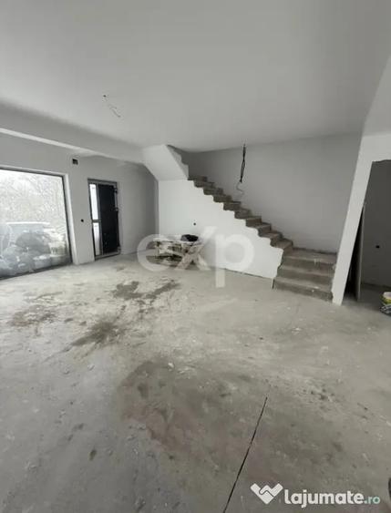 Casă cu 3 camere cu Teren 200 Mp în Smeura