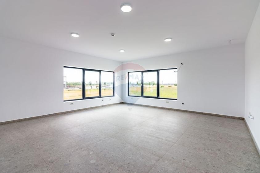 Spațiu comercial, de 560 mp, în Balotești