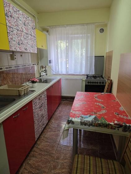 Apartament cu 2 camere decomandat, mobilat în Dâmbovița