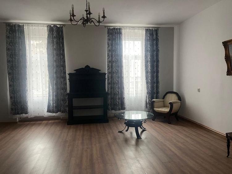 Casă cu 2 camere în Central