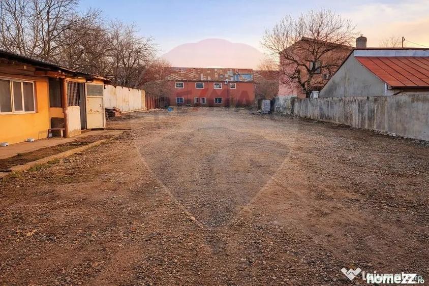 Teren de 2000 mp, în Militari
