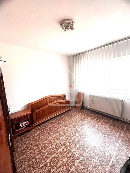 Apartament cu 3 camere decomandat în Astra