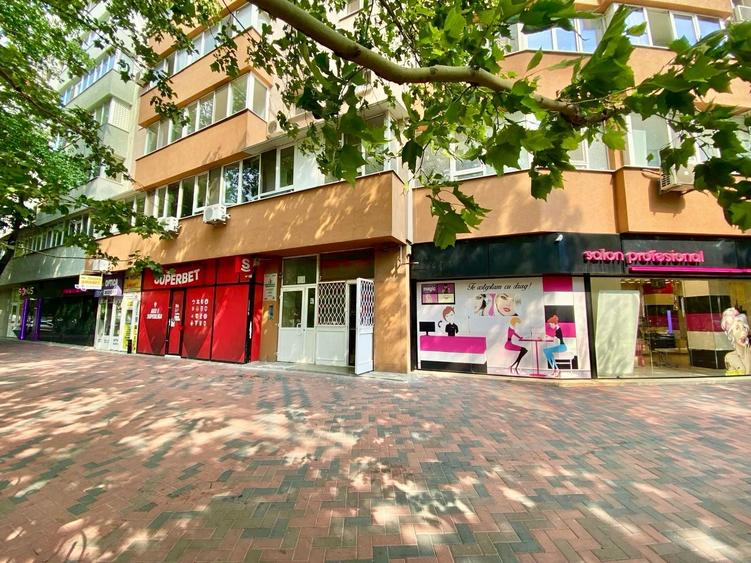 Spațiu comercial, de 74 mp, în Titan