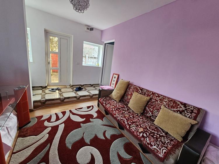 Casă cu 4 camere decomandat în Strejnicu