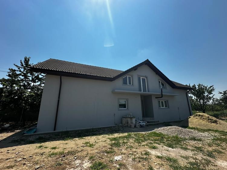 Casă cu 4 camere în Cerneți
