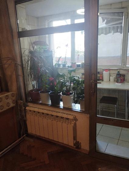 Apartament cu 4 camere decomandat în Est