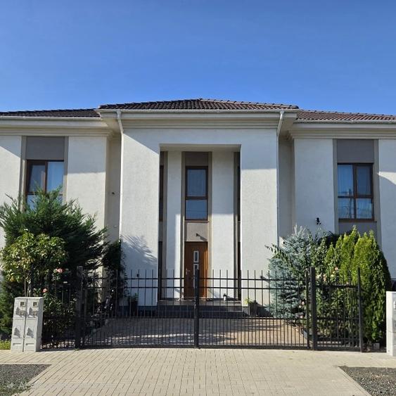 Casă cu 4 camere cu Canalizare în Dumbrăvița